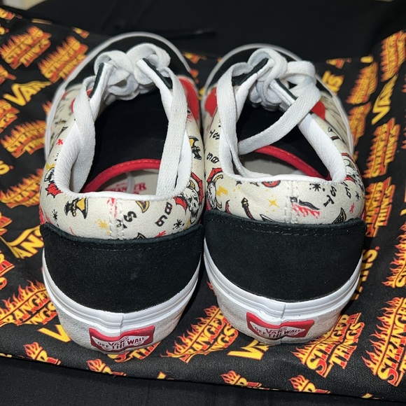 STRANGER THINGS CUSTOM VANS SUPER RARE - Picture 4 of 7